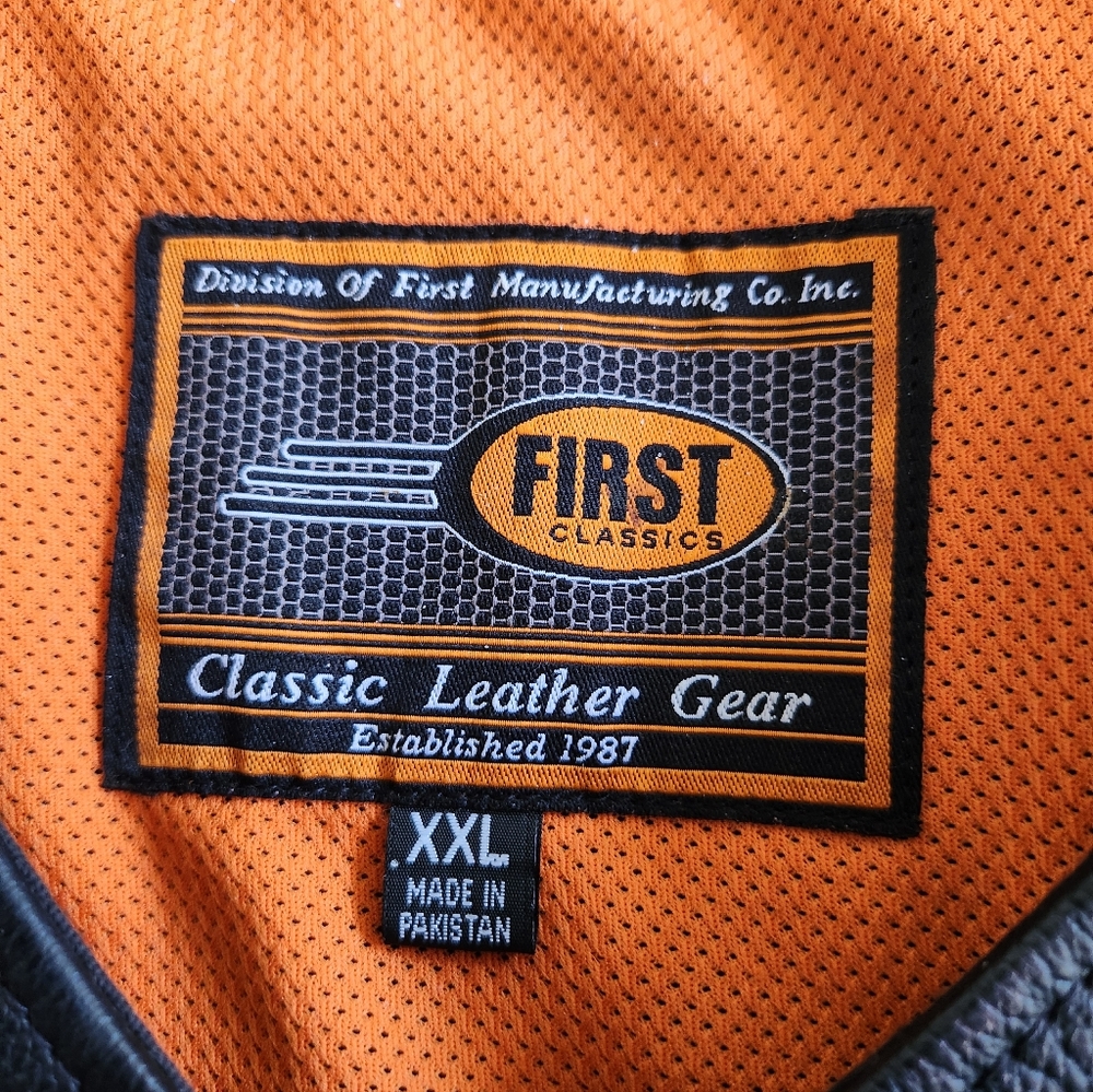 Womens Black Leather Vest W/Lace-Up Sides - Picture 11 of 11